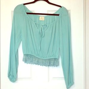 NWOT UO 🔹 Semi Cropped Blouse